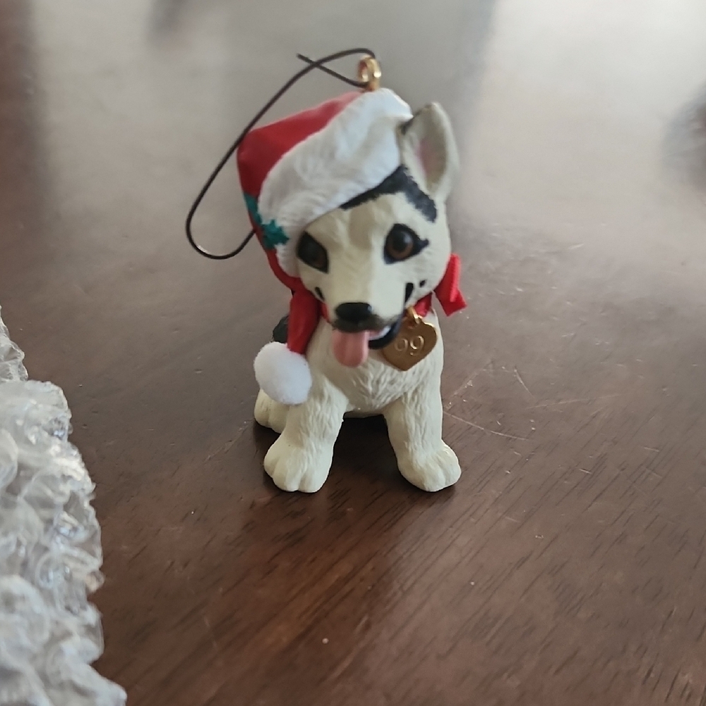 Vintage 1999 Hallmark Puppy Love Ornament with Red and White Accents - Picture 4 of 8